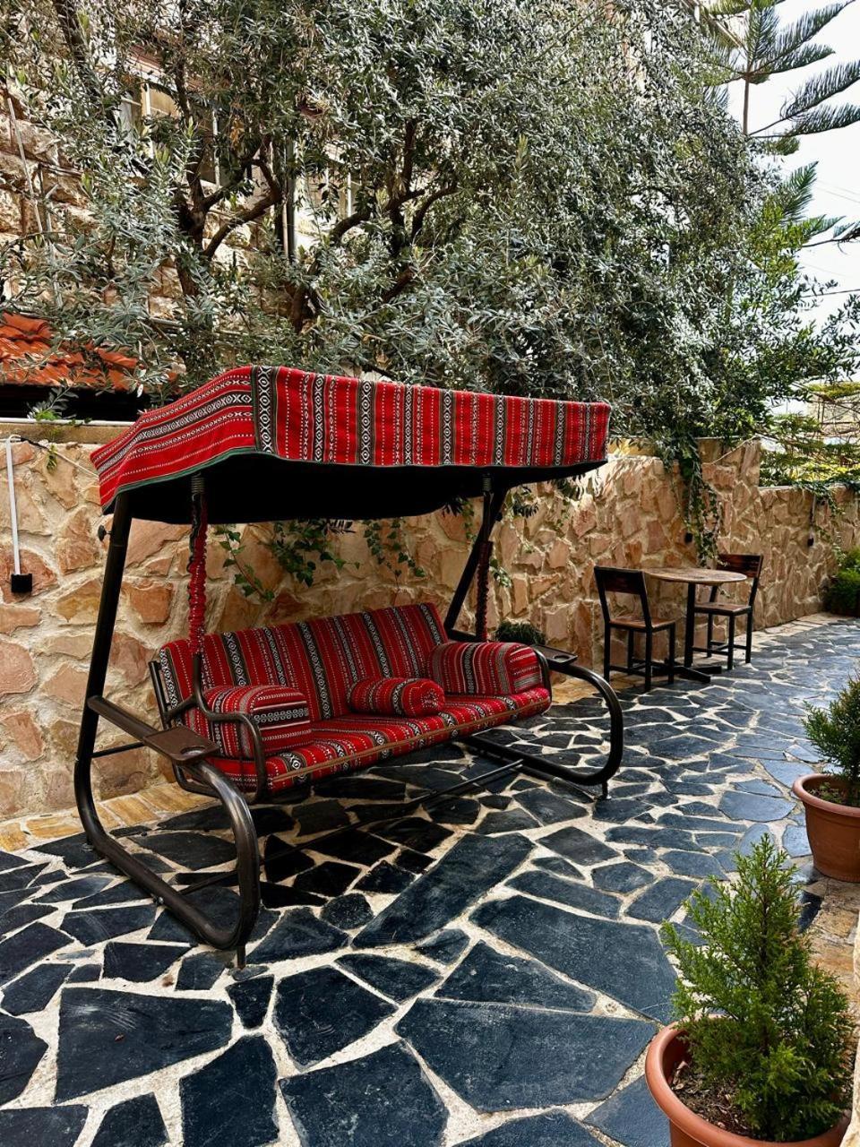 Hotel Beit Ahlan Amman Esterno foto