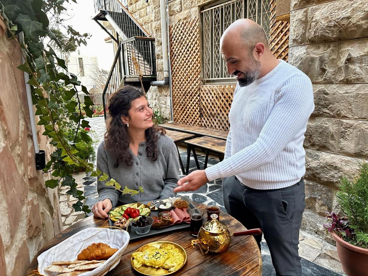 Hotel Beit Ahlan Amman Esterno foto